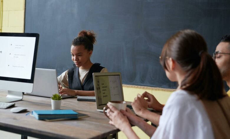 10 cursos técnicos que garantem emprego em até 1 ano