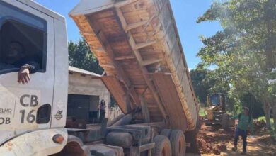 Ruas Magno Arsolino e Madagascar recebem encascalhamento, no bairro Conceição | Tudo Rondônia