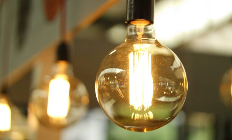 Nova medida garante conta de luz gratuita para muitas famílias