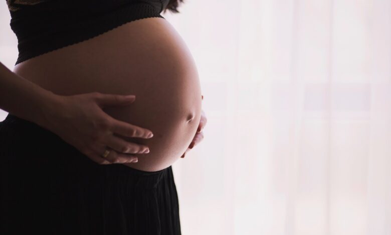 veja qual a idade média das mulheres ao terem filhos no seu estado