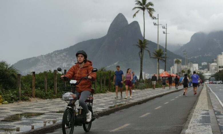 Temperatura cai no Centro-Sul do país, enquanto Norte e Nordeste enfrentam chuvas; veja previsão desta terça