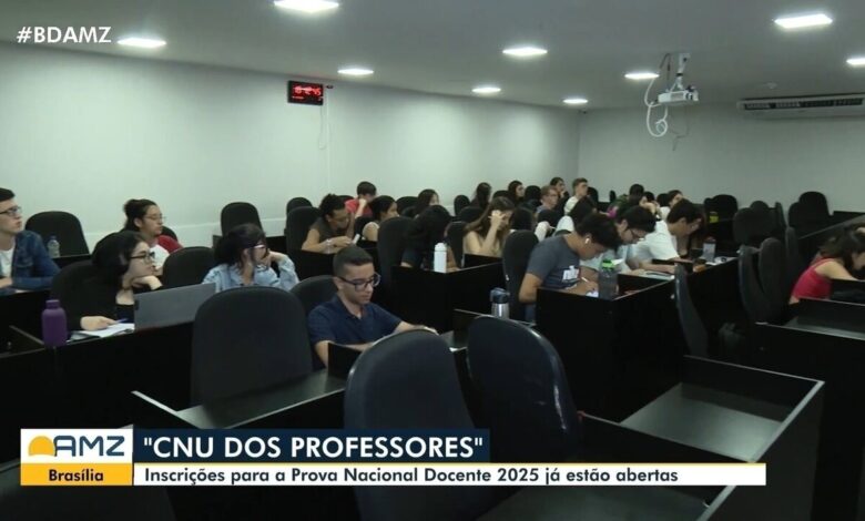 Sem verba, MEC adota 'compra escalonada' de livros e foca em português e matemática para 2026 | Educação