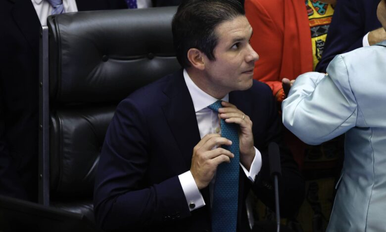 Motta contratou cinco parentes de funcionárias fantasmas - 16/07/2025 - Poder