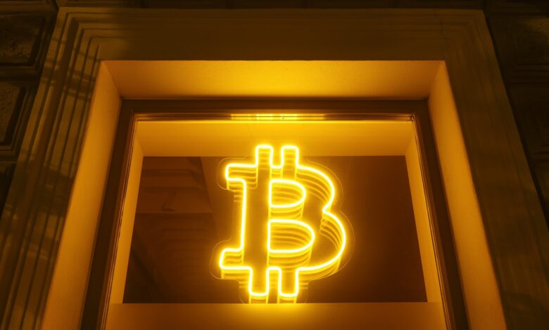 Bitcoin rompe US$ 120 mil pela 1ª vez com “Semana Cripto” nos EUA; entenda