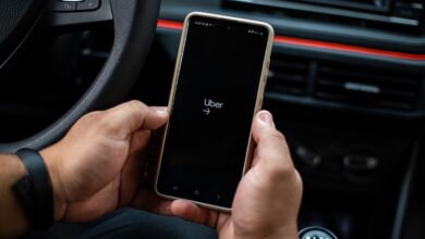 Uber nega responsabilidade após motorista ser acusado de se masturbar durante viagem com passageiras