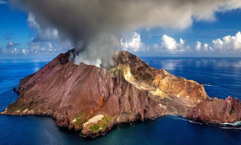 Descubra a fascinante história de Enária, uma cidade submersa na Itália, destruída por uma erupção vulcânica no século IV a.C.!