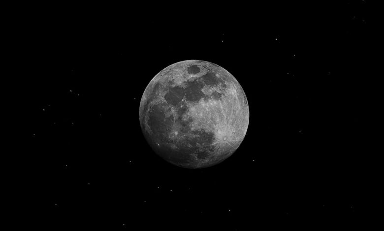 Lua cheia prejudica seu sono? Ciência deu a resposta