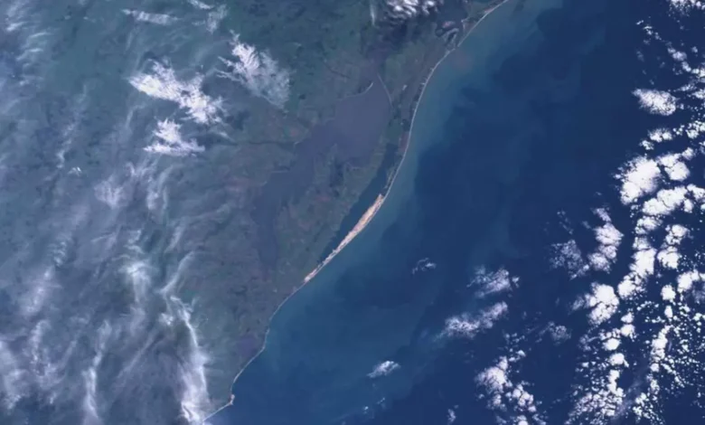 A maior praia do mundo fica no Brasil e pode ser vista do espaço