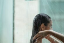 Banho frio? Aprenda um truque rápido com aquecedor para esquentar o banheiro e melhorar a temperatura do chuveiro elétrico neste inverno!