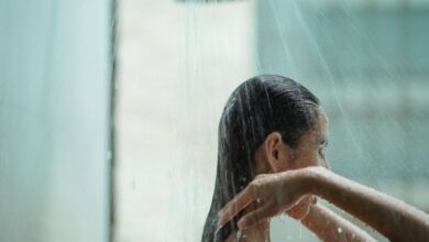 Banho frio? Aprenda um truque rápido com aquecedor para esquentar o banheiro e melhorar a temperatura do chuveiro elétrico neste inverno!