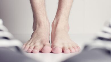 Andar descalço no frio aumenta risco de gripe?