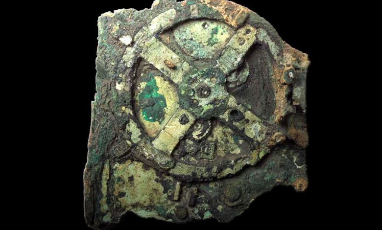 Com 30 engrenagens de bronze e mais preciso que relógios do século XIV, o Mecanismo de Antikythera era um computador analógico grego usado para prever eclipses