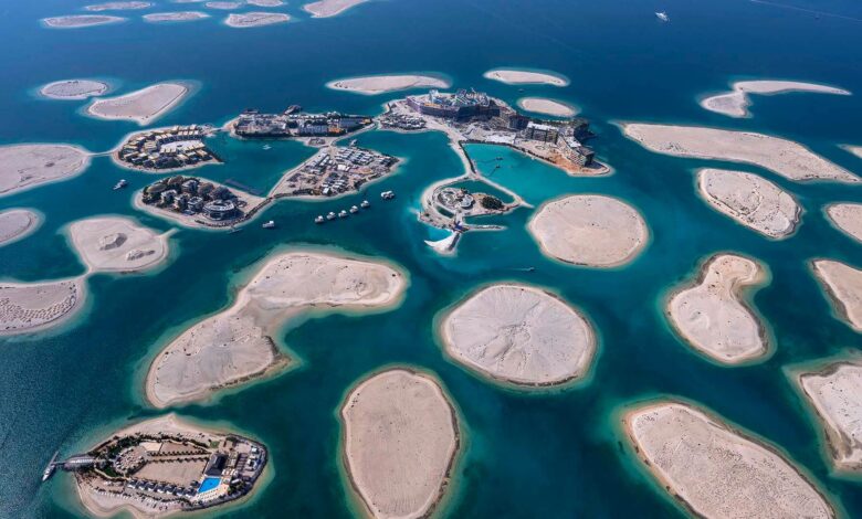 O arquipélago do Oriente Médio que criou ilhas artificiais só para milionários europeus — e agora cobra até R$ 100 mil por diária em casas flutuantes