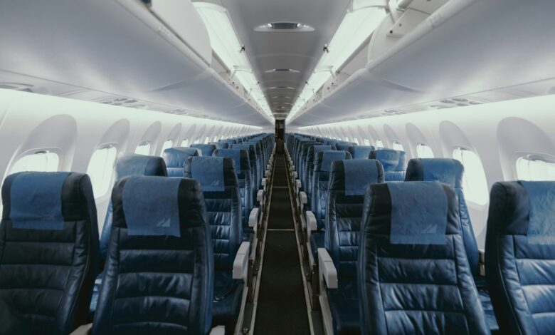 Assentos de avião "quase em pé" causam alvoroço nas redes sociais