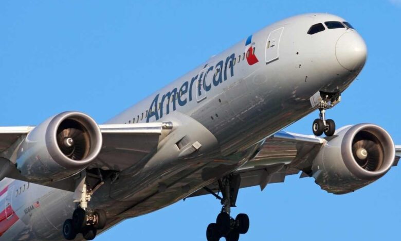 Avião retorna a aeroporto após mulher ler “descanse em paz” em celular de passageiro