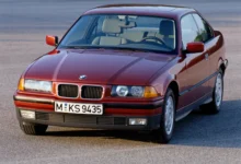 BMW sem bancos e com cadeira de jardim vira cena inusitada na Austrália