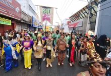 Alegria, protesto e tradição: Bando Anunciador arrasta multidão pelas ruas de Feira de Santana; veja as fotos - Acorda Cidade