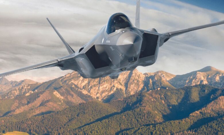 Com velocidade de 1.900 km/h e capaz de ficar invisível aos radares, o caça F-35 custa R$ 1 bilhão por unidade e seu capacete vale mais que uma Ferrari