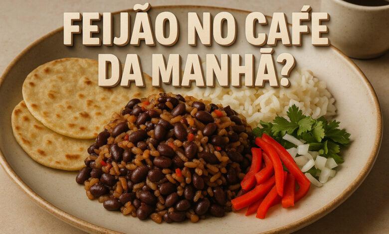 Café da manhã da Costa Rica com feijão, arroz, tortillas e vegetais frescos