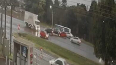 Vídeo mostra colisão frontal na BR-277, em Cascavel