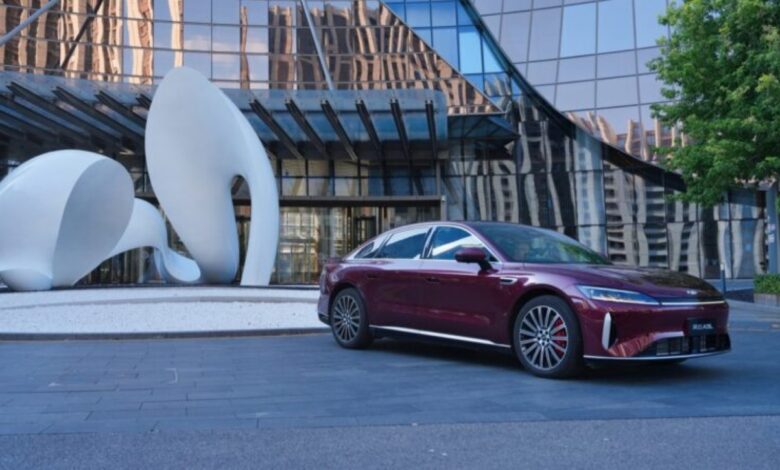 Novo sedan híbrido Chery Fulwin A9L recebe 50 mil pedidos no dia de lançamento