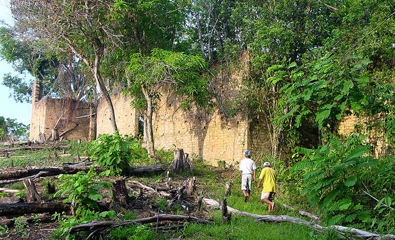 Cidade engolida pela floresta reaparece no Amazonas