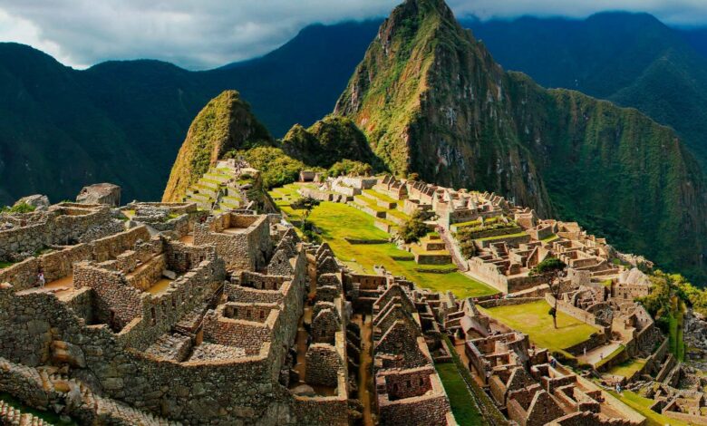 Cidade milenar no Peru revela traços de urbanismo avançado e conexão entre a Amazônia e o Pacífico — muito antes das rotas modernas.