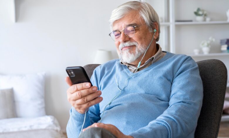6 dicas para idosos usarem o celular com facilidade
