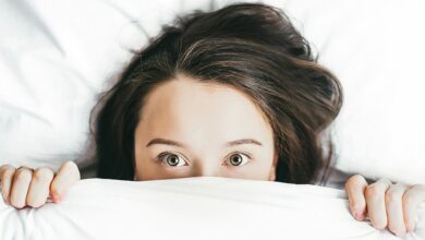Dormir menos de 6 horas por noite pode destruir seu cérebro