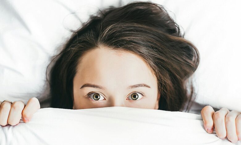 Dormir menos de 6 horas por noite pode destruir seu cérebro