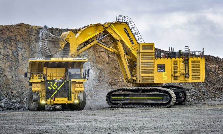 Mesmo com motores Tier 4, Komatsu PC8000 ainda depende de mais de mil litros de diesel por hora sob carga extrema