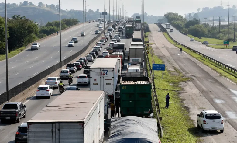 Entenda a função das pirâmides metálicas instaladas nas rodovias de São Paulo