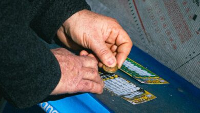 Homem que ganhou 70 vezes na loteria ensinou o segredo por trás das vitórias