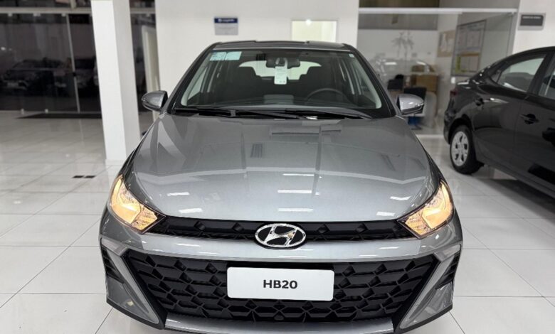Hyundai HB20 2026 ganha nova cor Cinza Shadow