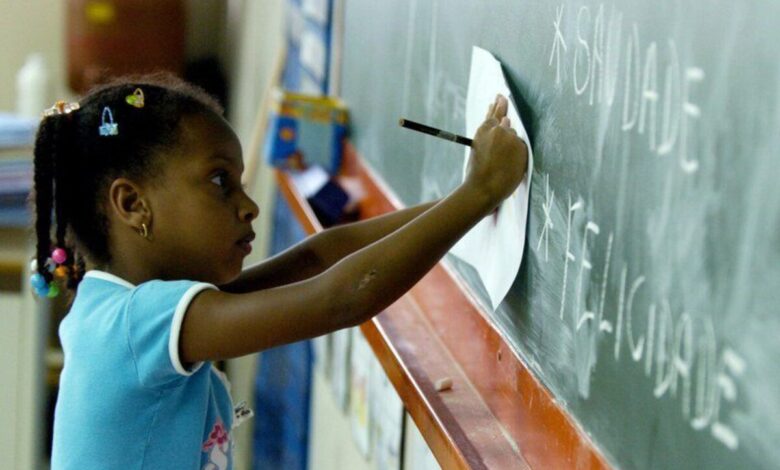 Veja o atualizado panorama da educação brasileira, trazendo luz sobre a realidade da alfabetização em cada canto do país.