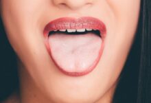 Saiba como evitar o mau hálito com cuidados simples com os dentes e a higiene bucal, prevenindo gengivite e periodontite!