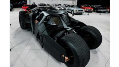 Neymar recebe réplica de Batmóvel avaliada em R$ 8,3 milhões após três anos de produção