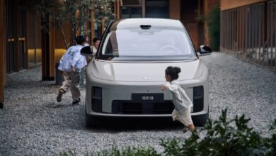 Interior do novo SUV elétrico Li i8 é revelado na China