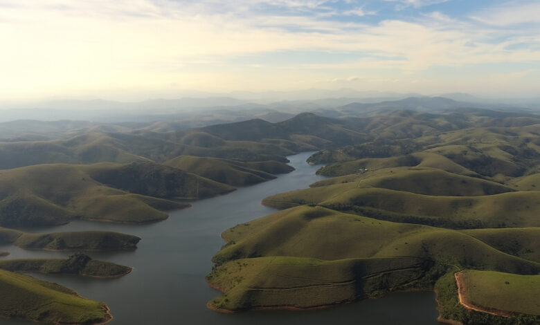 O rio Paraíba do Sul garante água para mais de 14 milhões de pessoas e sustenta o maior parque industrial da América Latina