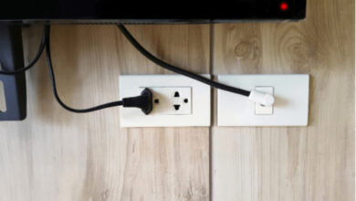 Na busca constante por economia doméstica, muitos se perguntam: qual é o maior consumidor de energia elétrica da casa? Aparelhos em standby!