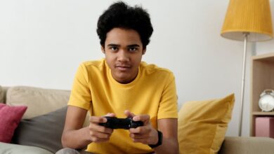 Policiais estão sendo pagos para jogarem videogame com jovens