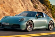 Porsche lança 911 Carrera 4S renovado com tração integral