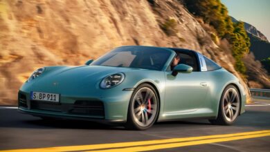 Porsche lança 911 Carrera 4S renovado com tração integral