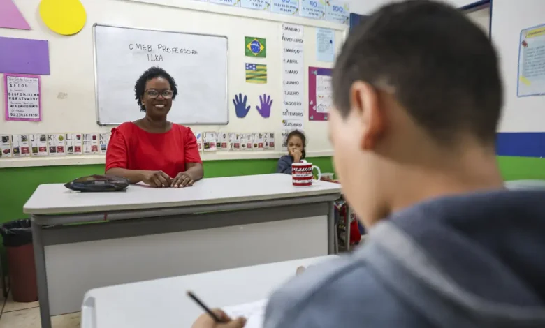 Futuros professores podem receber bolsa mensal de até R$ 1.050