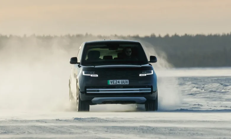 Range Rover apresenta novo emblema em ouro e design inovador