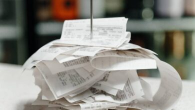 Manusear notas fiscais pode trazer riscos à saúde por conter BPA, um composto químico preocupante e que gera dúvidas.