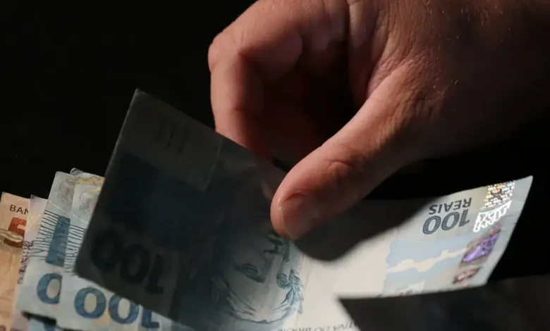 Precisa de dinheiro agora? Saiba como antecipar o seu salário