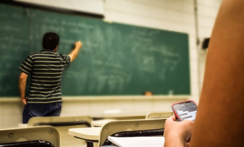 Salários de até R$ 12 mil para professores nestas cidades do Brasil