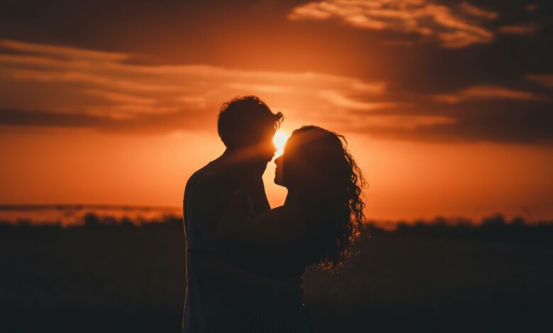 Astrologia revela 3 signos terão sorte no amor em julho