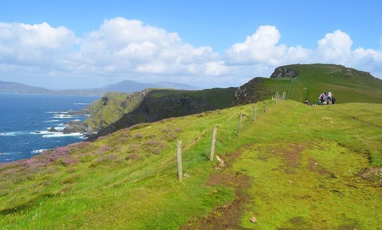 Governo da Irlanda paga até R$ 455 mil para quem quiser viver e reformar casa em ilha remota